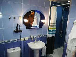 Отель Hotel Old Town Кутаиси Стандартный двухместный номер с 1 кроватью-1