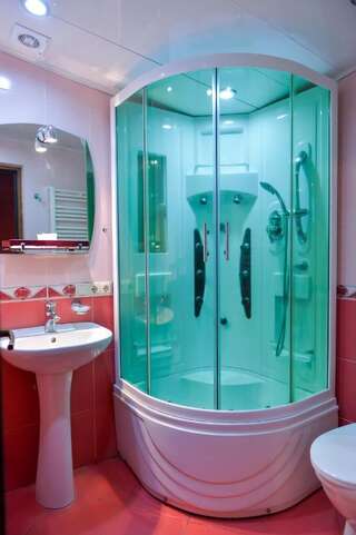 Отель Hotel Old Town Кутаиси Стандартный двухместный номер с 1 кроватью-2