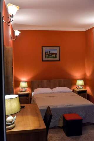 Отель Hotel Old Town Кутаиси Стандартный двухместный номер с 1 кроватью-3