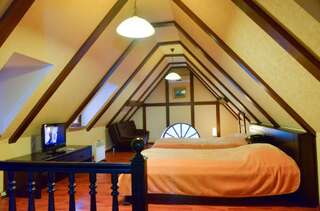 Отель Hotel Old Town Кутаиси Трехместный номер «Комфорт»-13