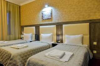 Отель Hotel Old Town Кутаиси Двухместный номер с 2 отдельными кроватями-1